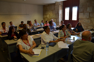 Una sesión ordinaria de clases en los XXXV Cursos (junio de 2014)